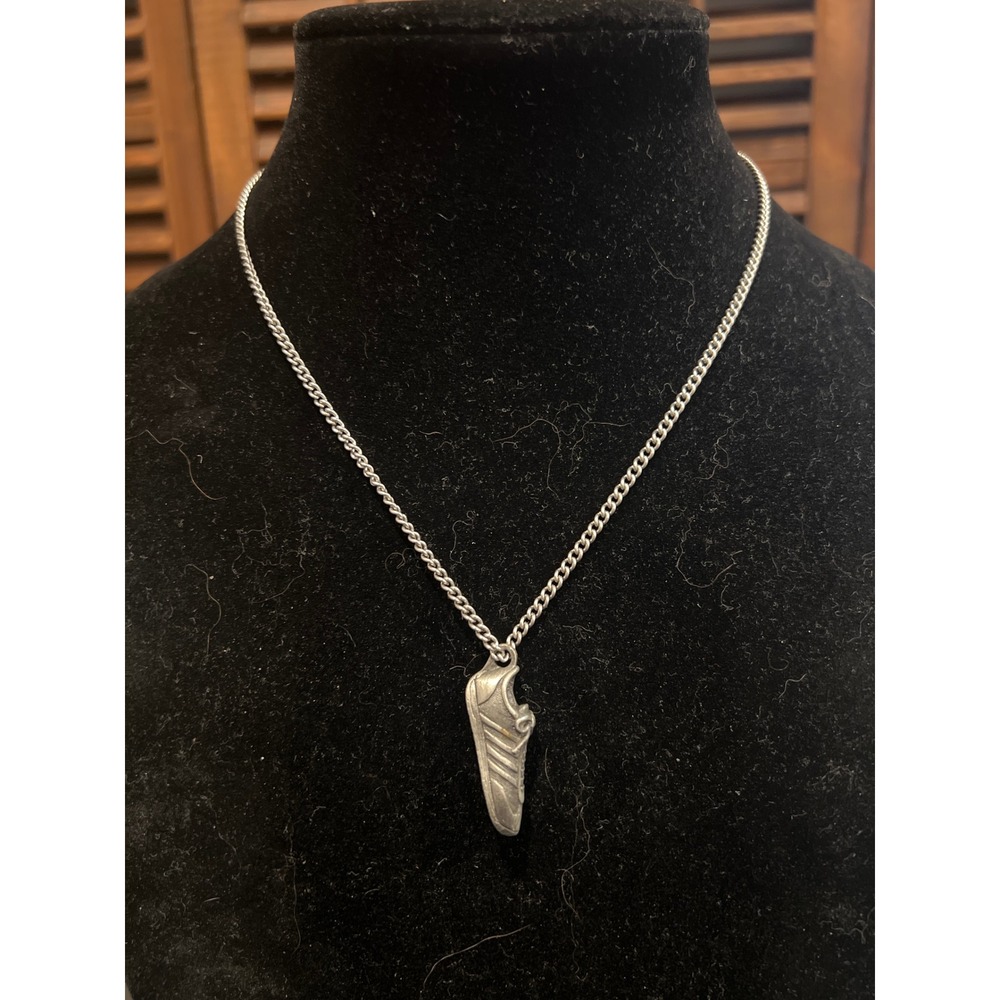 Vtg Avon Silver Tone Sneaker Pendant Necklace 20 Inch Running Shoe Sporty Charm